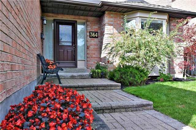 364 Erin Tr, House detached with 4 bedrooms, 3 bathrooms and 4 parking in Newmarket ON | Image 2