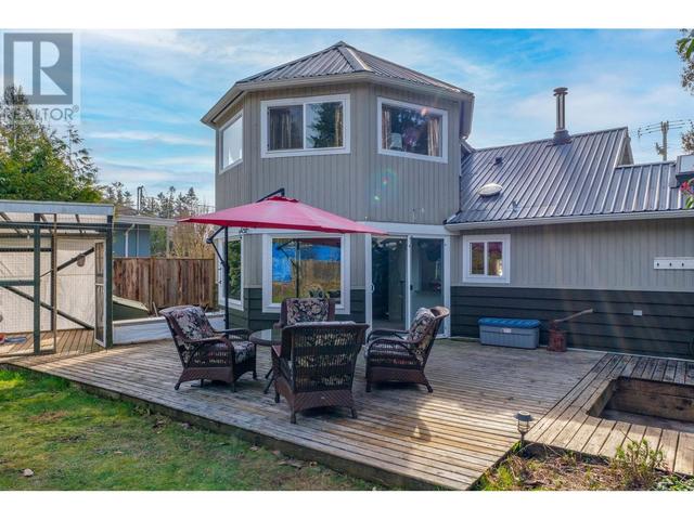 8098 Redrooffs Road, House detached with 2 bedrooms, 2 bathrooms and 6 parking in Sunshine Coast B BC | Image 27