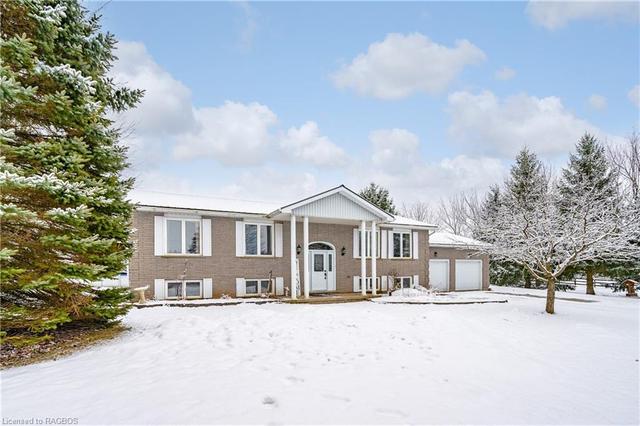 7539 Sideroad 7 Road E, House detached with 5 bedrooms, 2 bathrooms and null parking in Wellington North ON | Image 7
