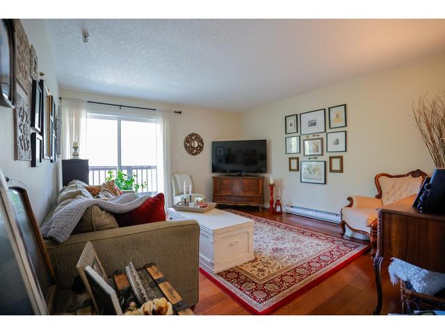 1 - 1691 Highway 3a, Condo with 1 bedrooms, 1 bathrooms and 1 parking in Central Kootenay F BC | Image 4