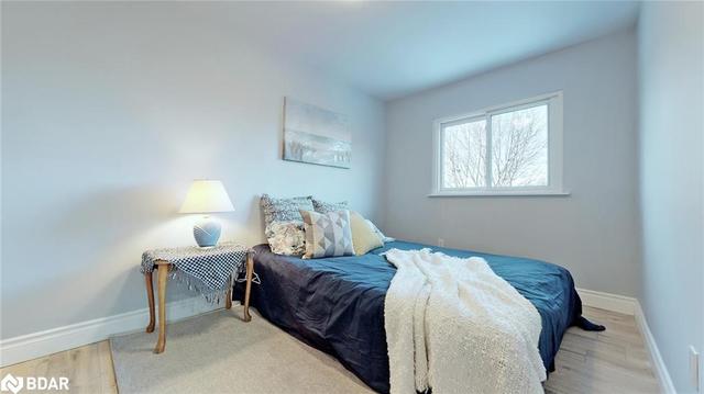 79 Scott Crescent, House attached with 4 bedrooms, 1 bathrooms and 3 parking in Barrie ON | Image 11