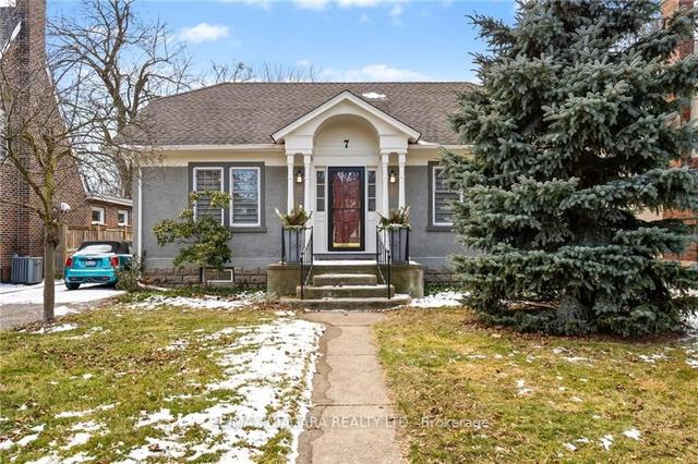 7 Thairs Ave, House detached with 2 bedrooms, 2 bathrooms and 5 parking in St. Catharines ON | Image 12