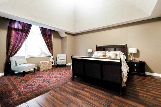 3931 Candlelight Dr, House detached with 3 bedrooms, 3 bathrooms and 4 parking in Mississauga ON | Image 7