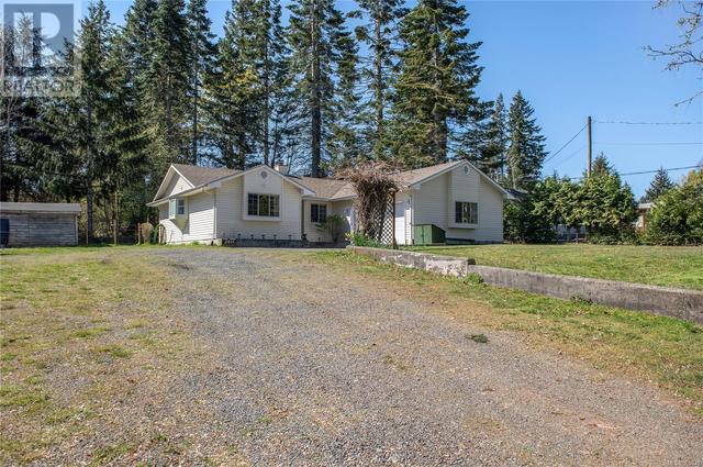 2413 Catherwood Rd, House detached with 3 bedrooms, 2 bathrooms and 4 parking in Comox Valley C (Puntledge   Black Creek) BC | Image 2