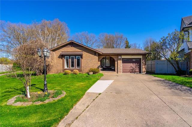52 Greenmeadow Court, House detached with 3 bedrooms, 2 bathrooms and 4 parking in St. Catharines ON | Image 2