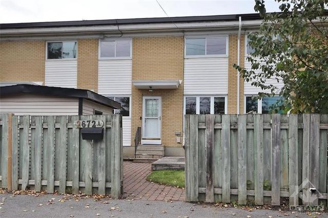 a - 2672 Moncton Road, Townhouse with 4 bedrooms, 3 bathrooms and 1 parking in Ottawa ON | Image 1