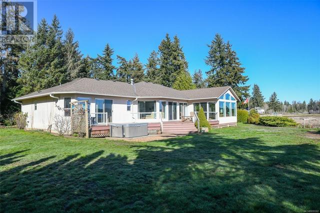 501 Arbutus Bay Rd, House detached with 3 bedrooms, 3 bathrooms and 10 parking in Comox Valley A BC | Image 31