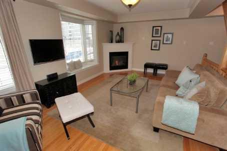 130 Park St E, Townhouse with 3 bedrooms, 4 bathrooms and 2 parking in Mississauga ON | Image 5