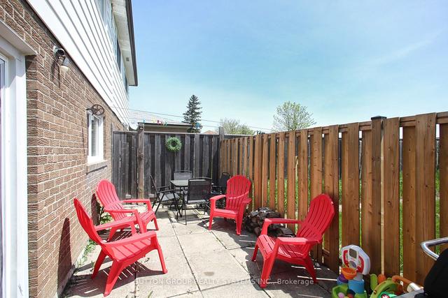 3268 Clara Dr W, House semidetached with 3 bedrooms, 2 bathrooms and 4 parking in Mississauga ON | Image 17