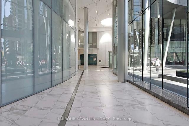 1205 - 14 York St, Condo with 2 bedrooms, 2 bathrooms and 1 parking in Toronto ON | Image 38