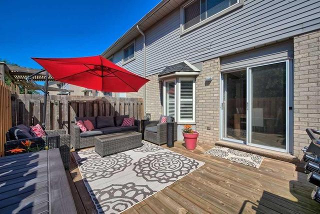 18 - 1 Royalwood Crt, Townhouse with 1 bedrooms, 3 bathrooms and 1 parking in Hamilton ON | Image 17
