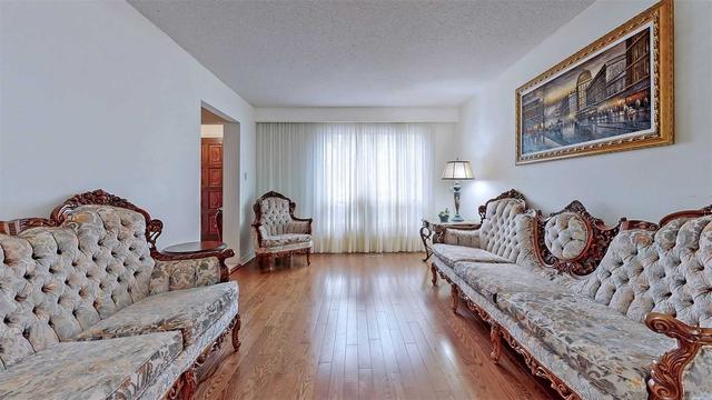 16 Sir Percival Crt, House detached with 4 bedrooms, 4 bathrooms and 6 parking in Markham ON | Image 4