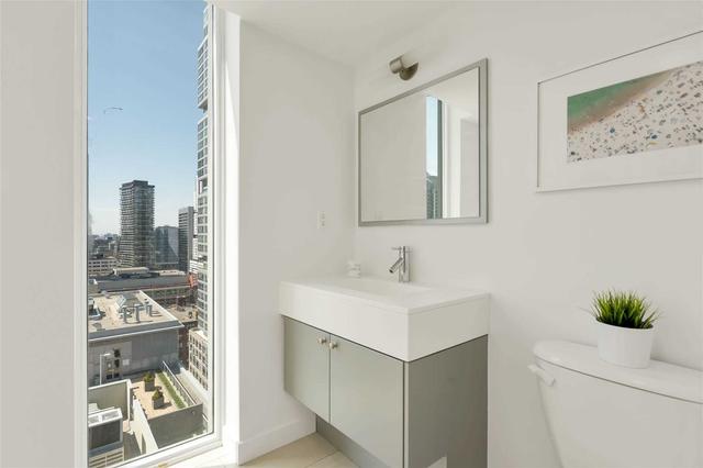 2103 - 126 Simcoe St, Condo with 2 bedrooms, 2 bathrooms and 1 parking in Toronto ON | Image 10