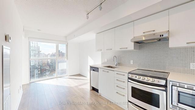 1103 - 87 Peter St, Condo with 2 bedrooms, 1 bathrooms and 0 parking in Toronto ON | Image 1