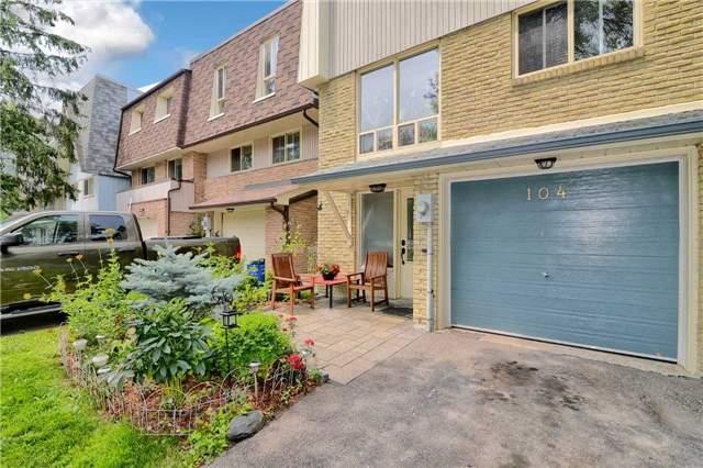 104 Henderson Dr, Condo with 3 bedrooms, 2 bathrooms and 2 parking in Aurora ON | Image 2