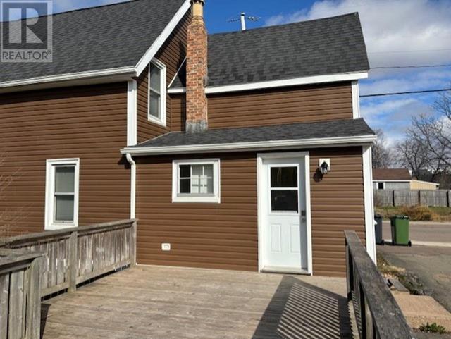 398 Queen Street, House detached with 4 bedrooms, 2 bathrooms and null parking in Charlottetown PE | Image 2
