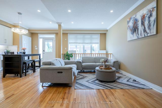 17 Sharon Lee Dr, House attached with 3 bedrooms, 4 bathrooms and 3 parking in Markham ON | Image 5