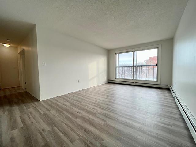 304 - 4904 54 Street, Condo with 2 bedrooms, 1 bathrooms and 1 parking in Red Deer County AB | Image 4