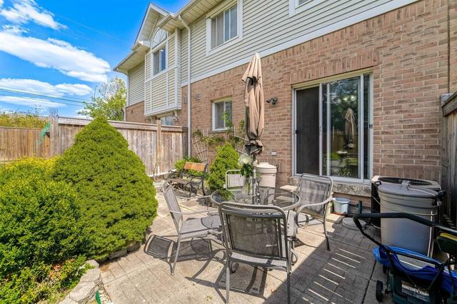 52 Wickstead Crt, Townhouse with 2 bedrooms, 3 bathrooms and 1 parking in Brampton ON | Image 33