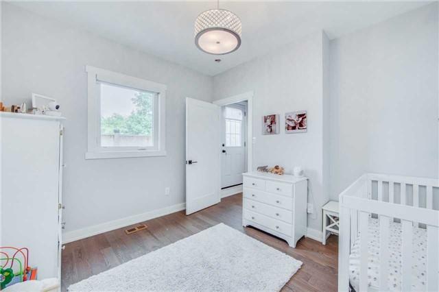 Upper - 229 Howland Ave, House semidetached with 3 bedrooms, 2 bathrooms and null parking in Toronto ON | Image 16