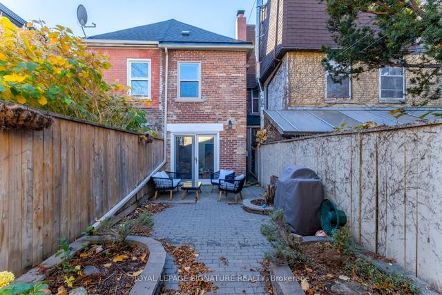 16 Salisbury Ave, House attached with 3 bedrooms, 1 bathrooms and 1 parking in Toronto ON | Image 19