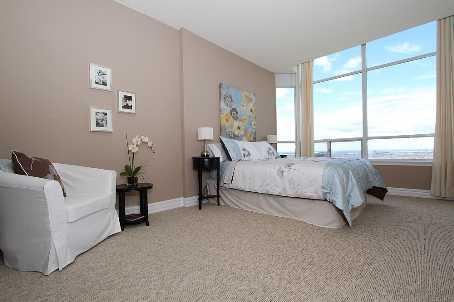 uph11 - 550 Webb Dr, Condo with 2 bedrooms, 2 bathrooms and 2 parking in Mississauga ON | Image 6