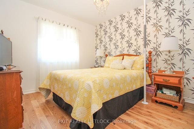 149 Village Cres, Townhouse with 2 bedrooms, 2 bathrooms and 2 parking in Peterborough ON | Image 3