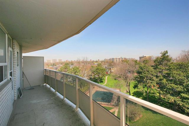 809 - 80 Grandravine Dr, Condo with 3 bedrooms, 2 bathrooms and 1 parking in Toronto ON | Image 11