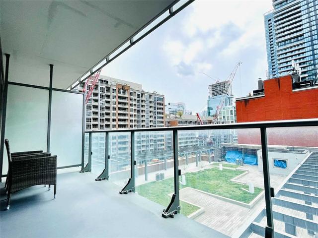 811 - 8 Mercer St, Condo with 2 bedrooms, 2 bathrooms and 1 parking in Toronto ON | Image 3