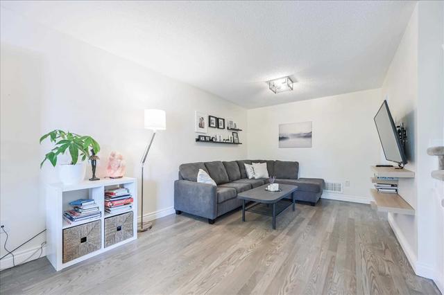 1506 Harwood Dr, House semidetached with 3 bedrooms, 3 bathrooms and 3 parking in Milton ON | Image 6