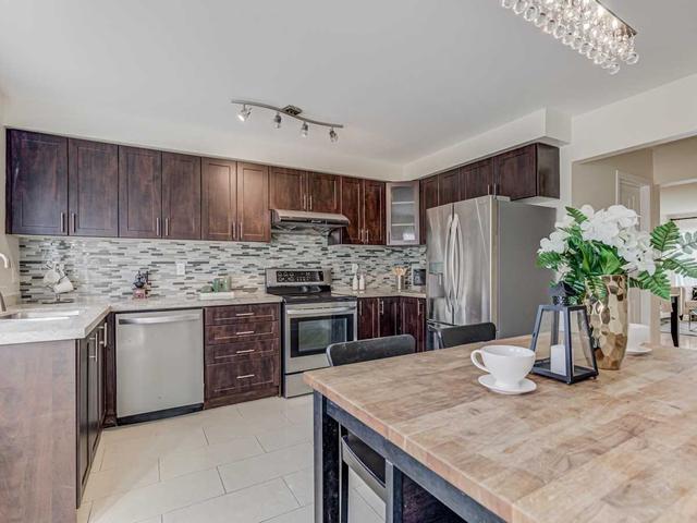 8941 Yonge St, House attached with 3 bedrooms, 3 bathrooms and 2 parking in Richmond Hill ON | Image 6
