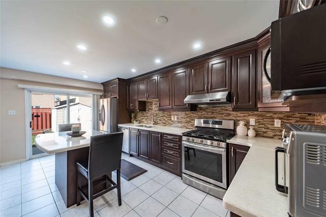 9 Lauraglen Cres, House detached with 4 bedrooms, 4 bathrooms and 6 parking in Brampton ON | Image 4