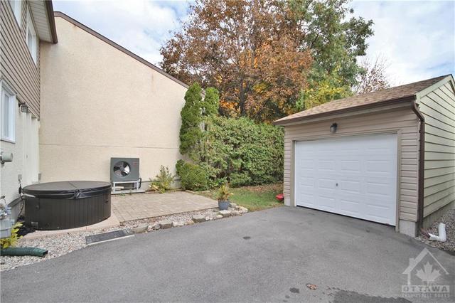 1041 Barwell Avenue, Home with 3 bedrooms, 3 bathrooms and 6 parking in Ottawa ON | Image 27