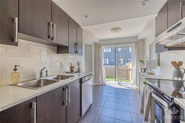 649 Petrichor Crescent, Townhouse with 3 bedrooms, 3 bathrooms and 3 parking in Ottawa ON | Image 11