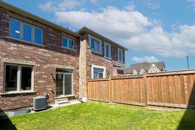90 Homer Cres, House attached with 3 bedrooms, 3 bathrooms and 3 parking in Aurora ON | Image 28
