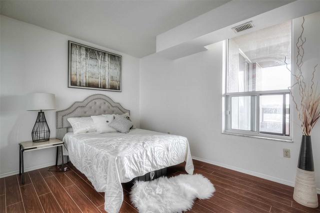 1001 - 2365 Kennedy Rd, Condo with 2 bedrooms, 2 bathrooms and 1 parking in Toronto ON | Image 5