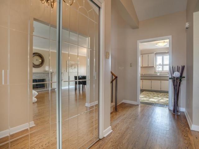 81 Summitcrest Dr, House detached with 3 bedrooms, 3 bathrooms and 6 parking in Toronto ON | Image 3