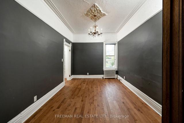 616 Manning Ave, House semidetached with 4 bedrooms, 3 bathrooms and 2 parking in Toronto ON | Image 2