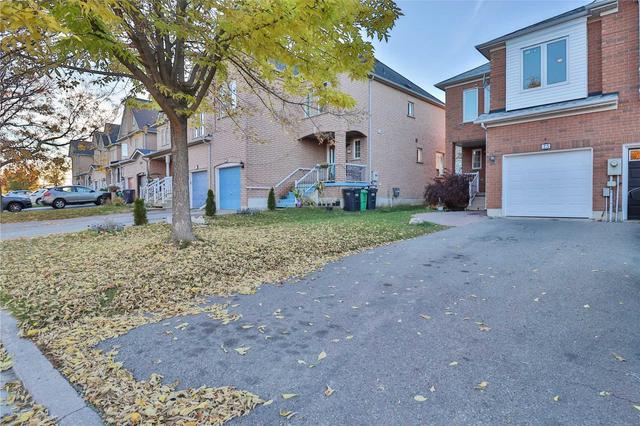 73 Monaco Crt, House attached with 3 bedrooms, 3 bathrooms and 3 parking in Brampton ON | Image 12