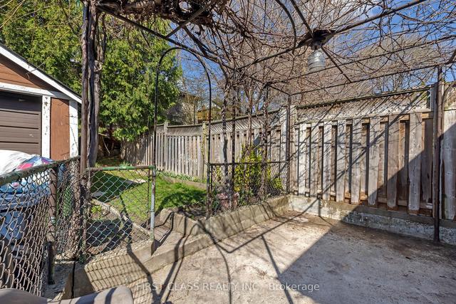 98 Roseneath Gdns, House semidetached with 3 bedrooms, 2 bathrooms and 1 parking in Toronto ON | Image 21