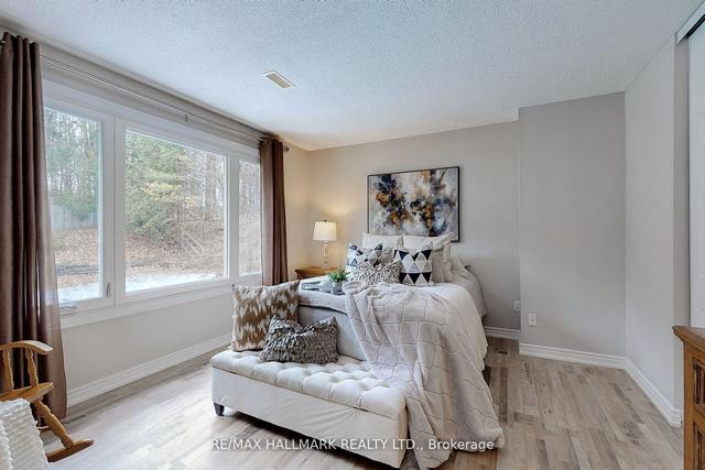 224 Hibiscus Crt, House detached with 3 bedrooms, 3 bathrooms and 4 parking in Newmarket ON | Image 2