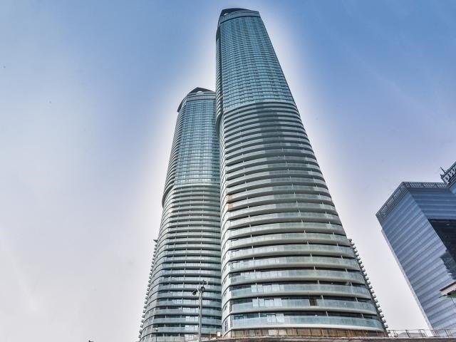 1902 - 12 York St, Condo with 2 bedrooms, 2 bathrooms and 0 parking in Toronto ON | Image 1