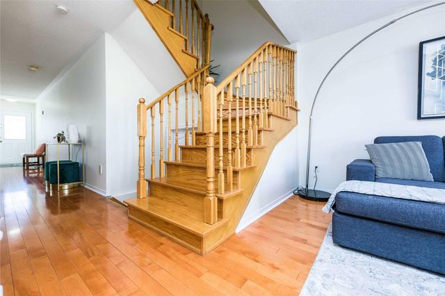 54 Heartleaf Cres, House attached with 4 bedrooms, 4 bathrooms and 3 parking in Brampton ON | Image 9