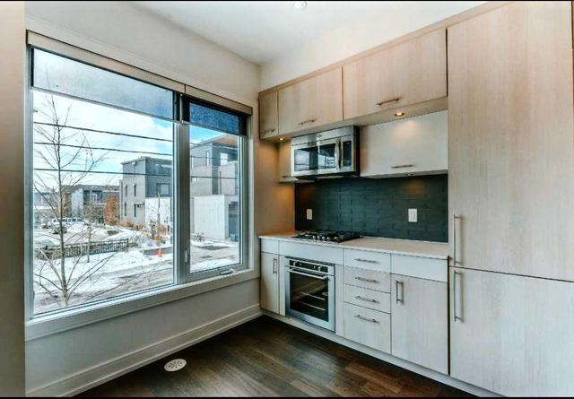 213 Manning Ave, House attached with 3 bedrooms, 3 bathrooms and 1 parking in Toronto ON | Image 3