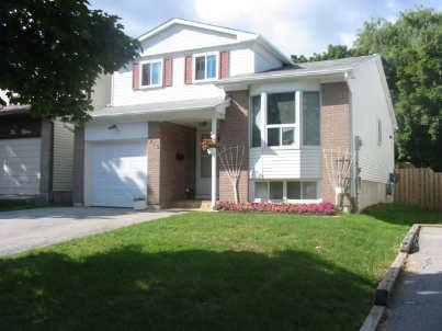 213 Simonston Blvd, House attached with 3 bedrooms, 2 bathrooms and 2 parking in Markham ON | Image 1