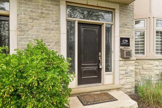 129 Nelson St, Townhouse with 3 bedrooms, 4 bathrooms and 2 parking in Oakville ON | Image 2