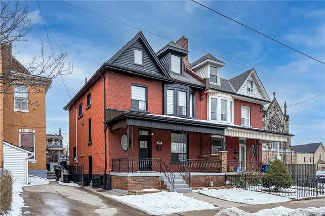 203 Hughson Street N, House semidetached with 4 bedrooms, 1 bathrooms and null parking in Hamilton ON | Image 3