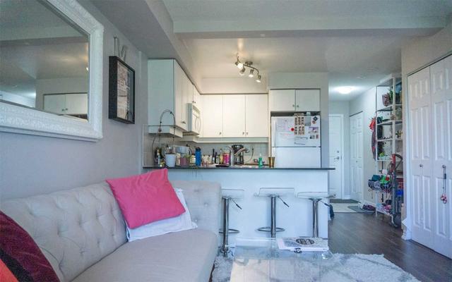 404 - 19 Barberry Pl, Condo with 1 bedrooms, 1 bathrooms and 1 parking in Toronto ON | Image 5