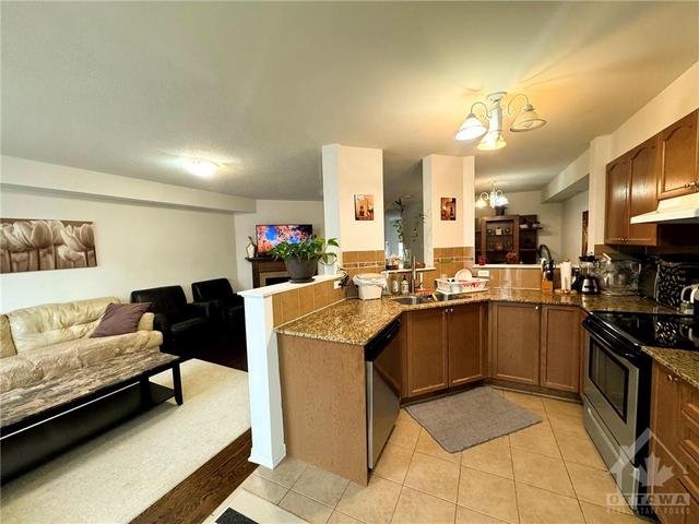 272 Macoun Circle, Townhouse with 3 bedrooms, 3 bathrooms and 2 parking in Ottawa ON | Image 6