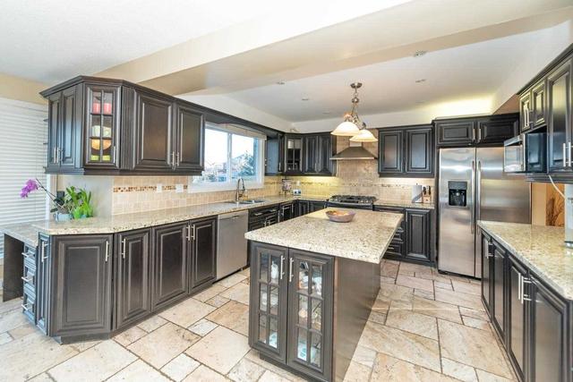 27 Kenpark Ave, House detached with 4 bedrooms, 5 bathrooms and 5 parking in Brampton ON | Image 17